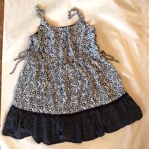 Cute summer dress - flowers 💙  & side detail.